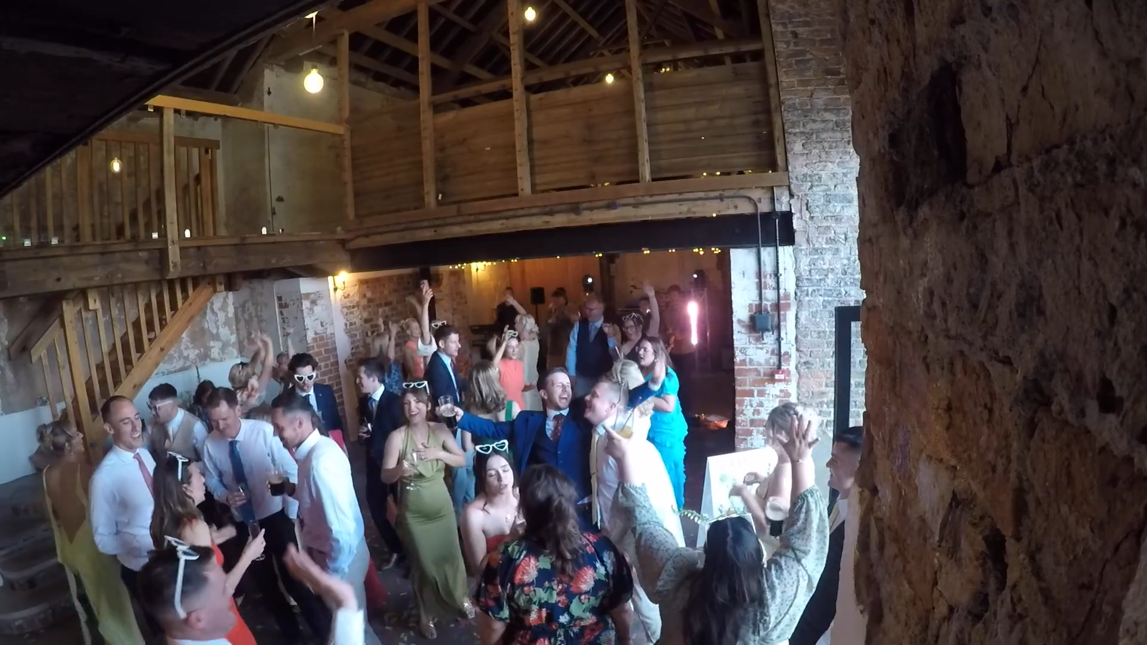'Ain't No Mountain High Enough' live at @WoolasBarn, York. Performed by Amplifi House Band.